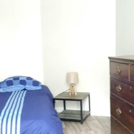 Lägenhet 1 Bedroom Flat, 20m2, Near Metro Line 7 Direct To Louvre, Opera -parking & Wifi Aubervilliers
