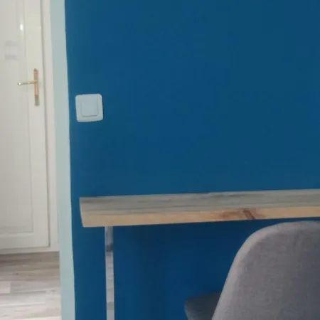 Lägenhet 1 Bedroom Flat, 20m2, Near Metro Line 7 Direct To Louvre, Opera -parking & Wifi *