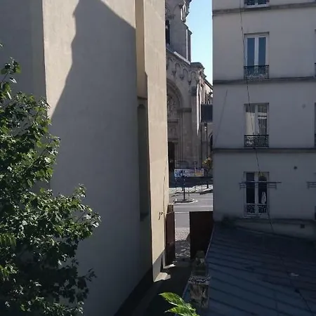 Lägenhet 1 Bedroom Flat, 20m2, Near Metro Line 7 Direct To Louvre, Opera -parking & Wifi